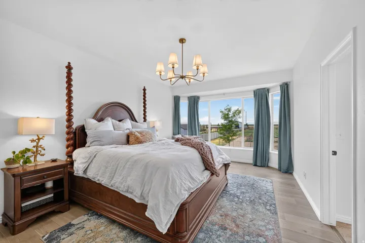Bedroom 1 - Primary Suit