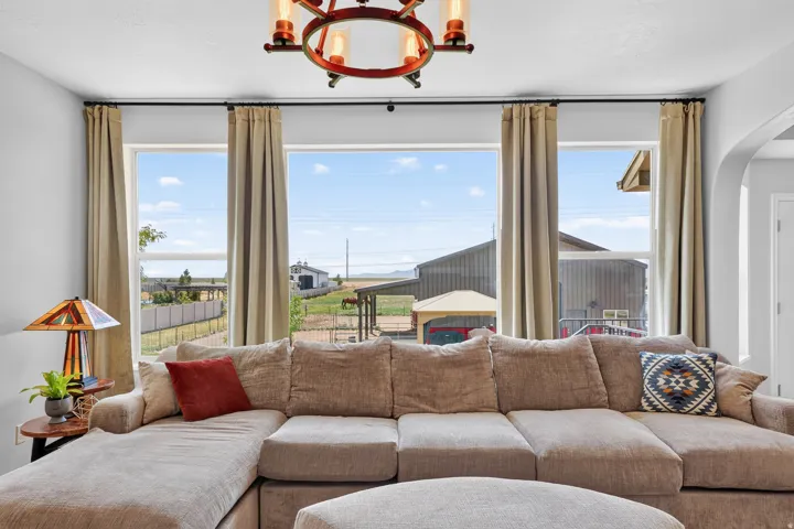 1672 Equestrian Park Way, Kaysville, Utah 84037