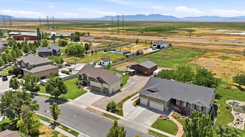 1672 Equestrian Park Way, Kaysville, Utah 84037