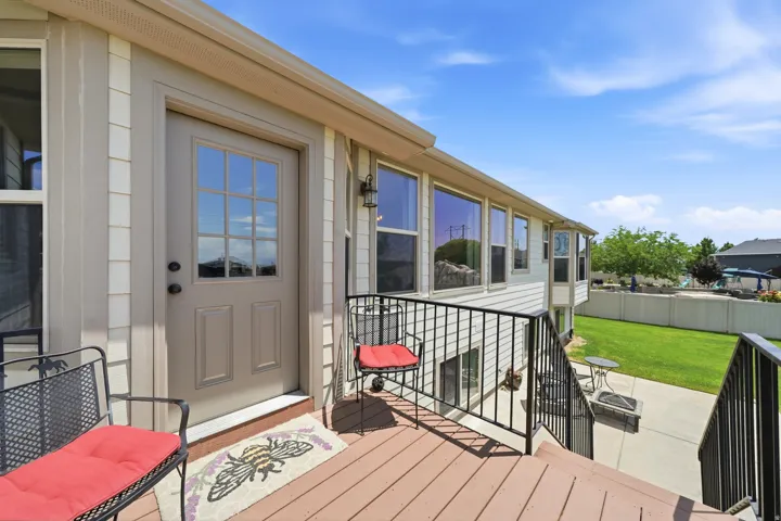 1672 Equestrian Park Way, Kaysville, Utah 84037