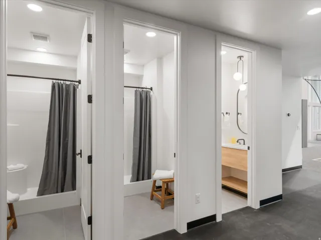 Showers & Toilet for Gym