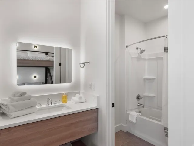 Bedroom #8 Bathroom