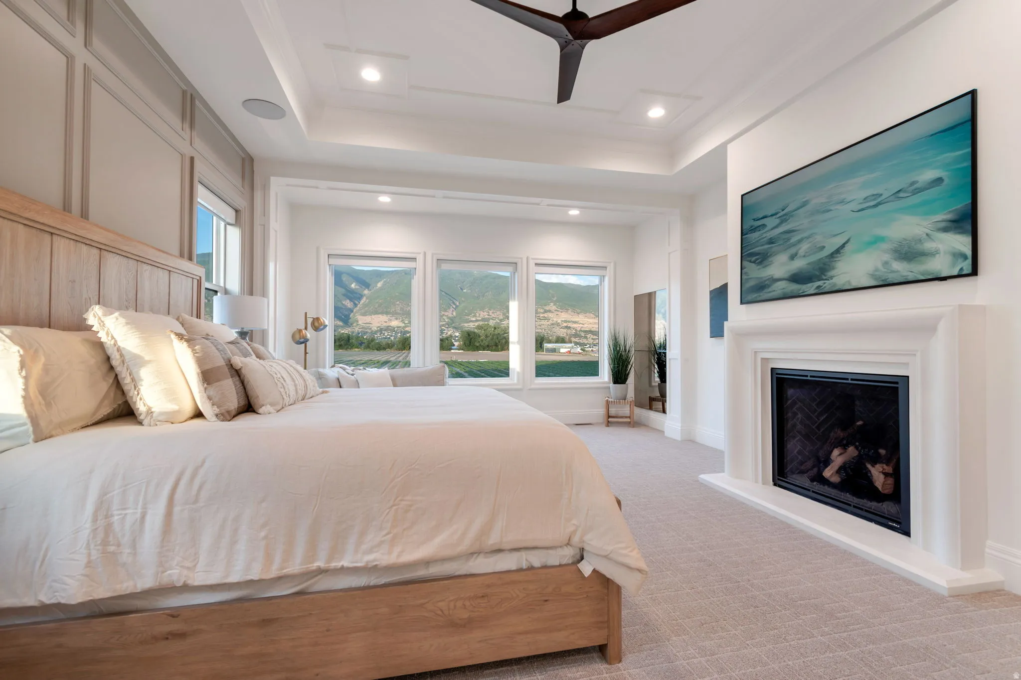 Spacious room featuring a tray ceiling, recessed lighting, and a modern ceiling fan