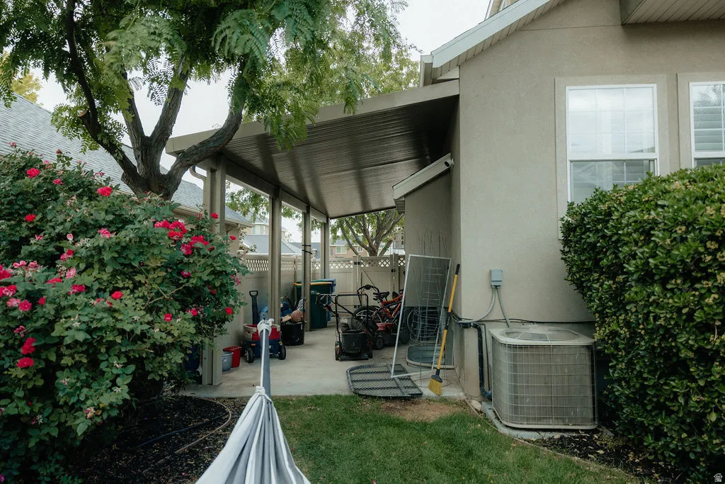 Covered patio space featuring a concrete slab and overhead lighting