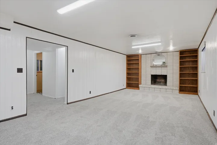 Spacious room with brand new carpet and fi