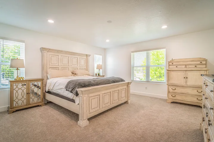 Spacious room featuring neutral carpeting, recessed lighting, and white walls