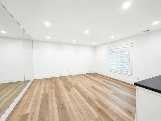 Exercise/dance room