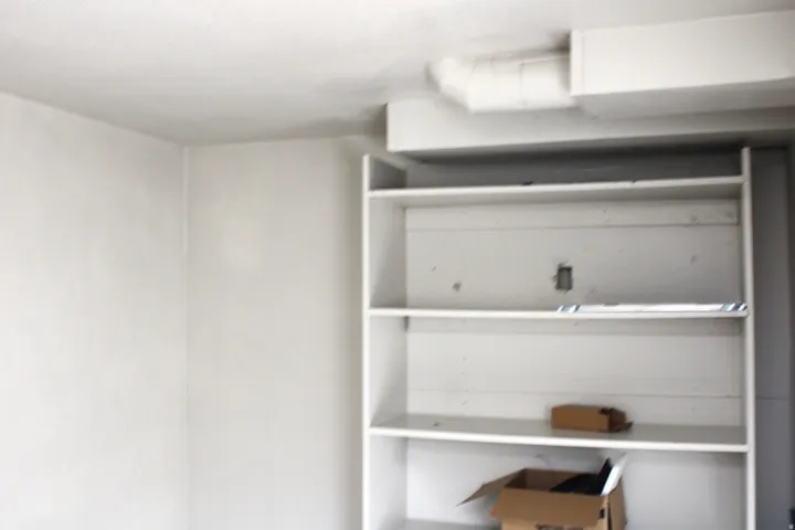 Laundry room with shelving