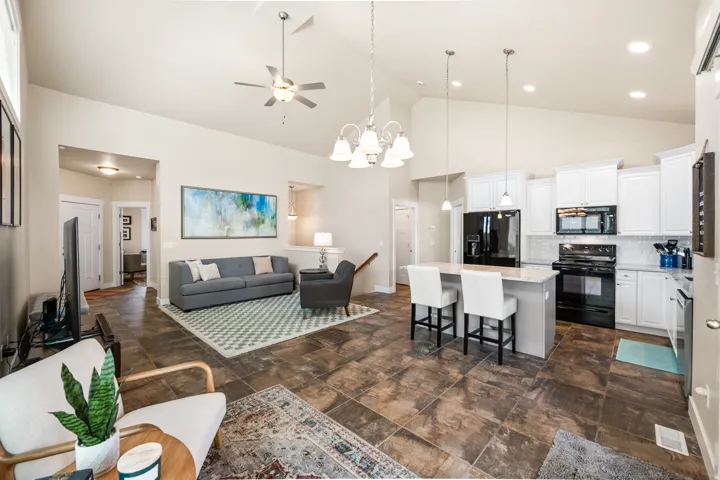 7877 S Farm Wood Ln, Midvale, Utah 84047