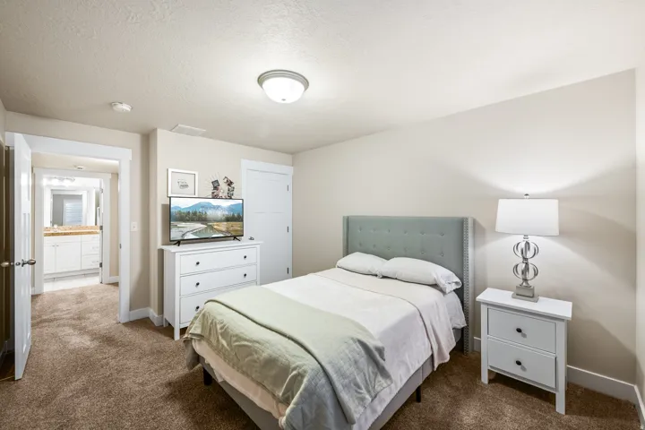 7877 S Farm Wood Ln, Midvale, Utah 84047