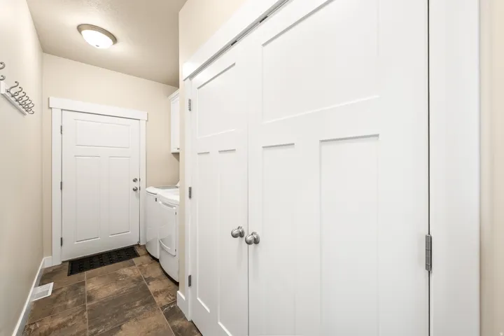 7877 S Farm Wood Ln, Midvale, Utah 84047