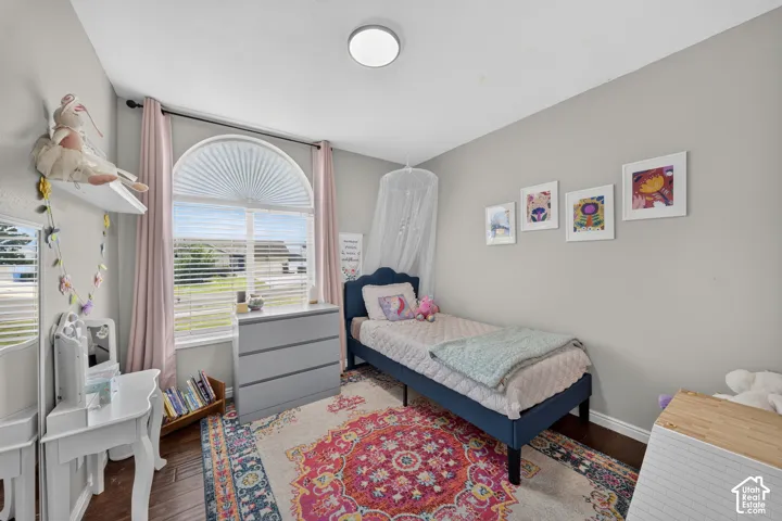 Arch-top window with blinds and pink drapes