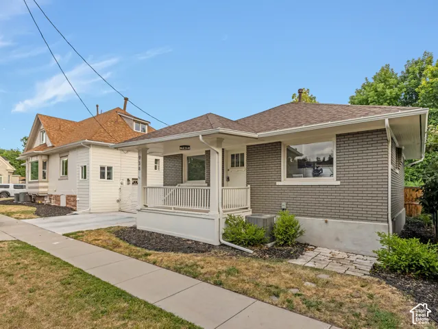 Home 2/2 - 938 E Herbert Avenue