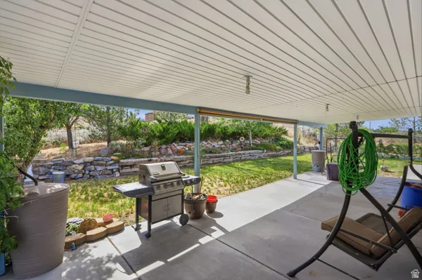 Covered patio featuring a concrete surface and a paneled ceiling