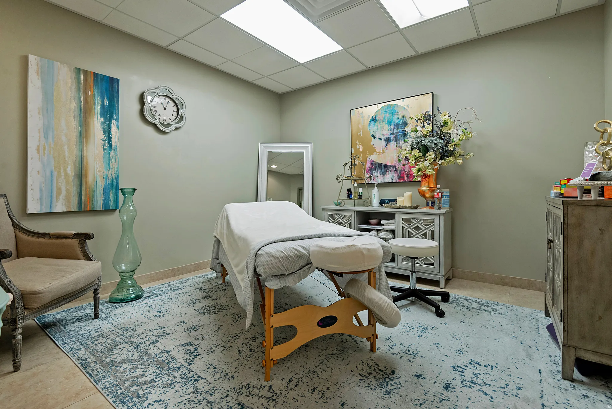 Spacious room featuring light-toned walls, recessed lighting, and tile flooring