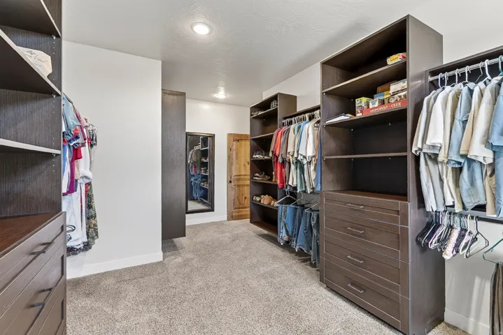Walk in closet