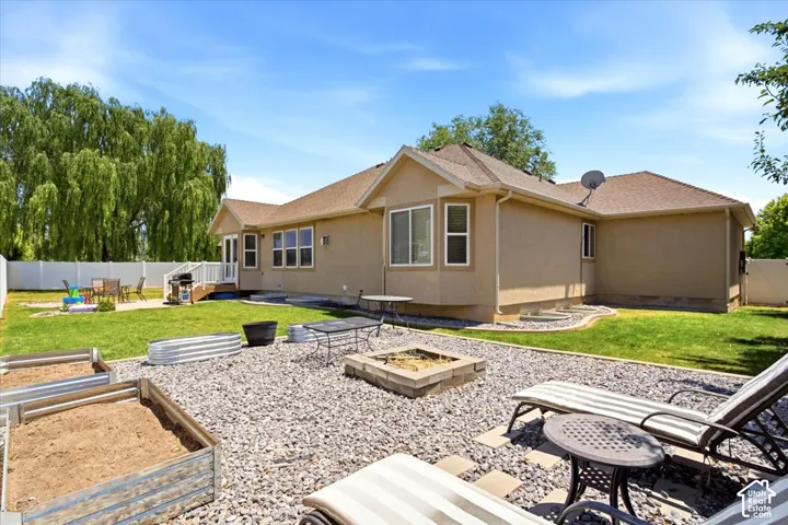 945 E James Cir., Clearfield, Utah 84015