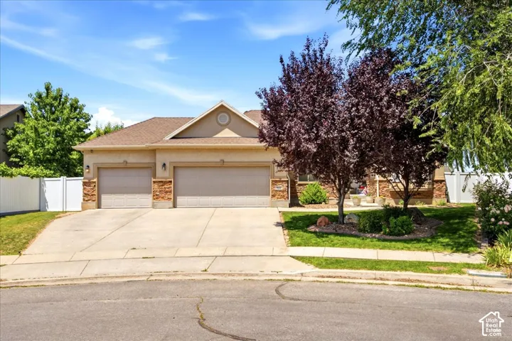 945 E James Cir., Clearfield, Utah 84015