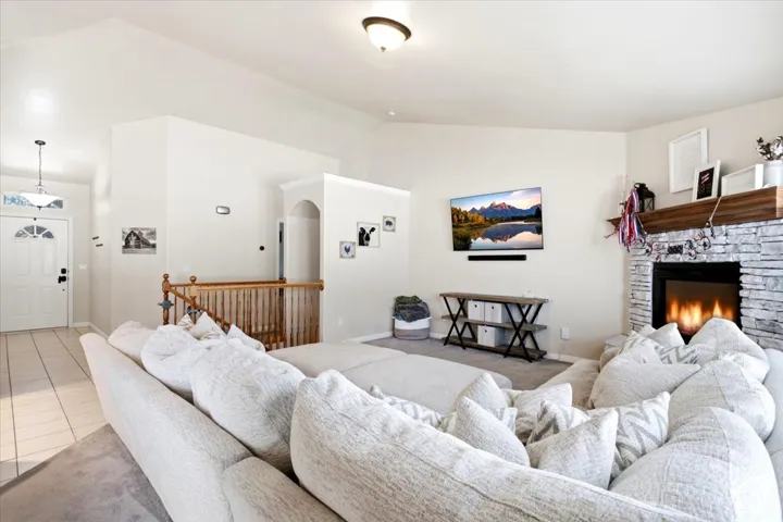 945 E James Cir., Clearfield, Utah 84015