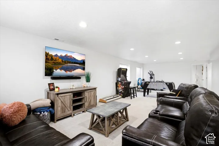 945 E James Cir., Clearfield, Utah 84015