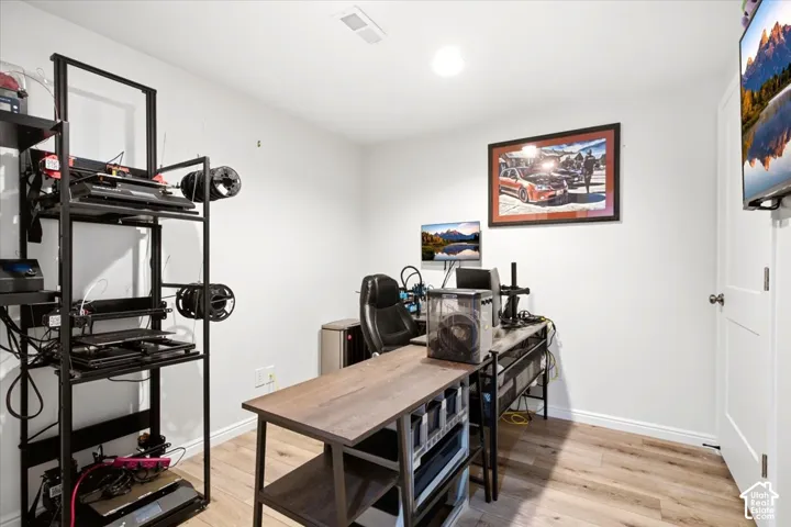 945 E James Cir., Clearfield, Utah 84015