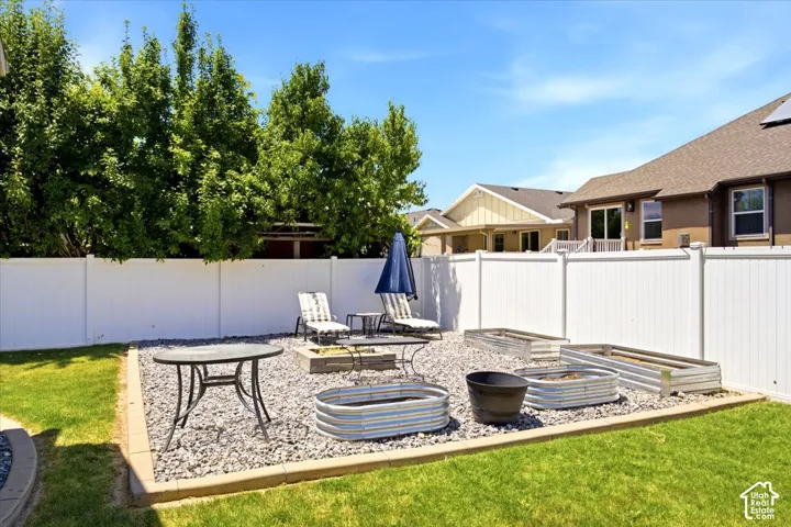 945 E James Cir., Clearfield, Utah 84015