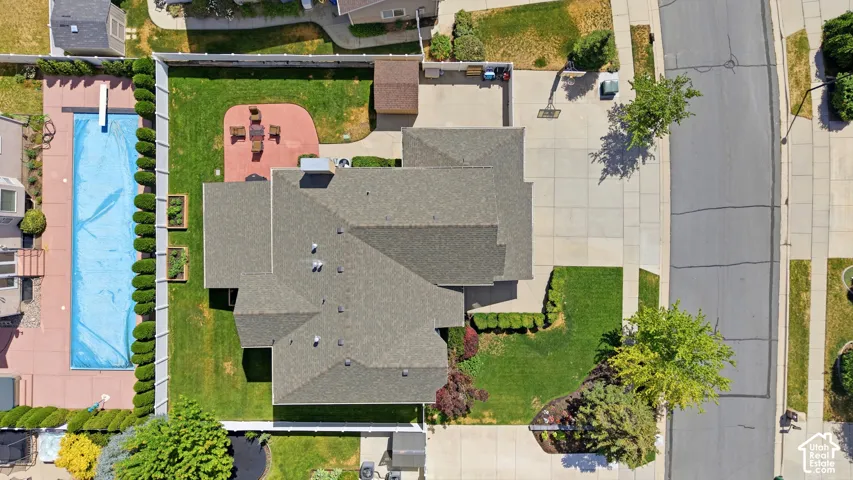 Shingled roofline with a multi-level design