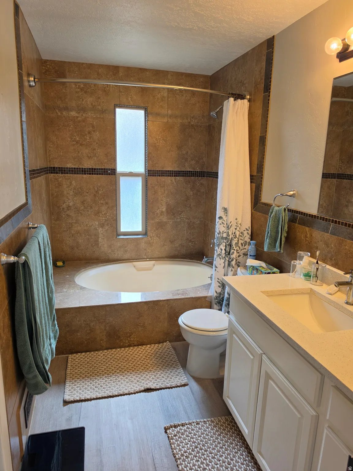 Soaking tub with surrounding stone-look tile
