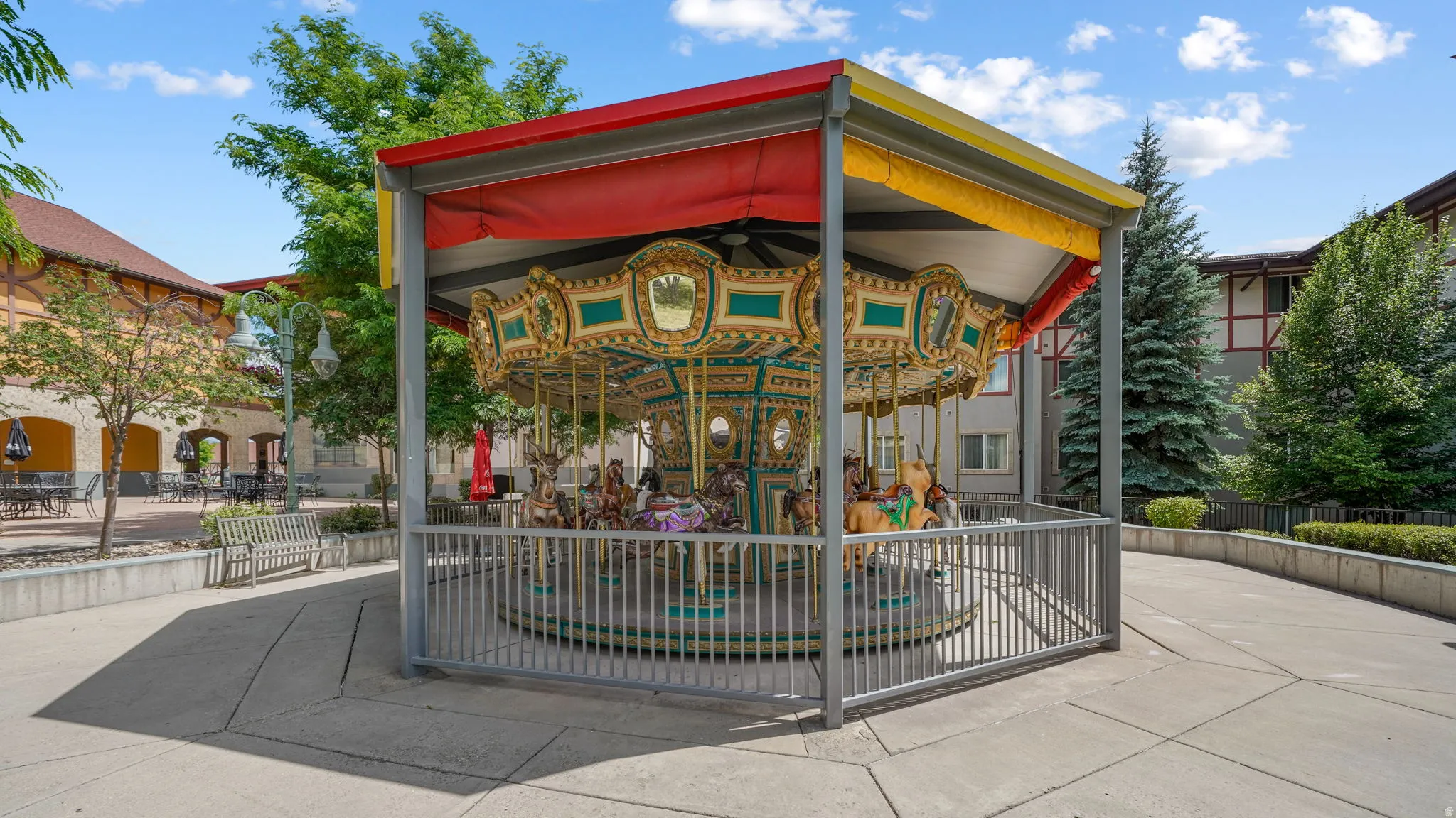 Outdoor carousel