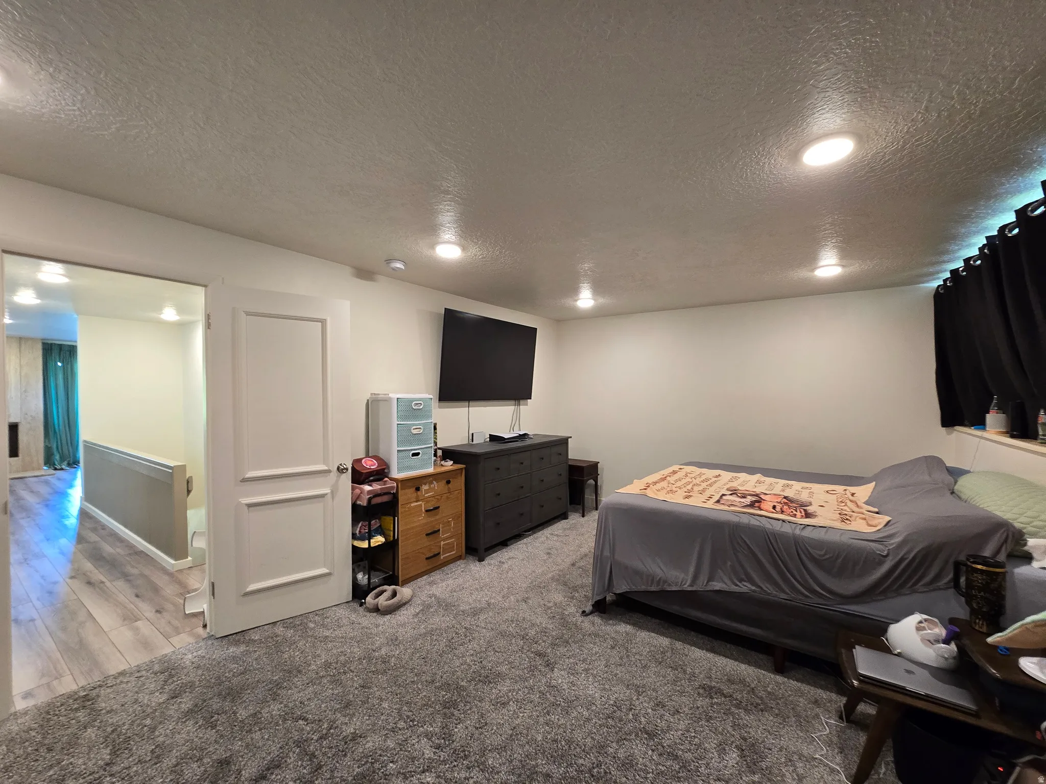 Spacious room featuring neutral wall tones and recessed lighting