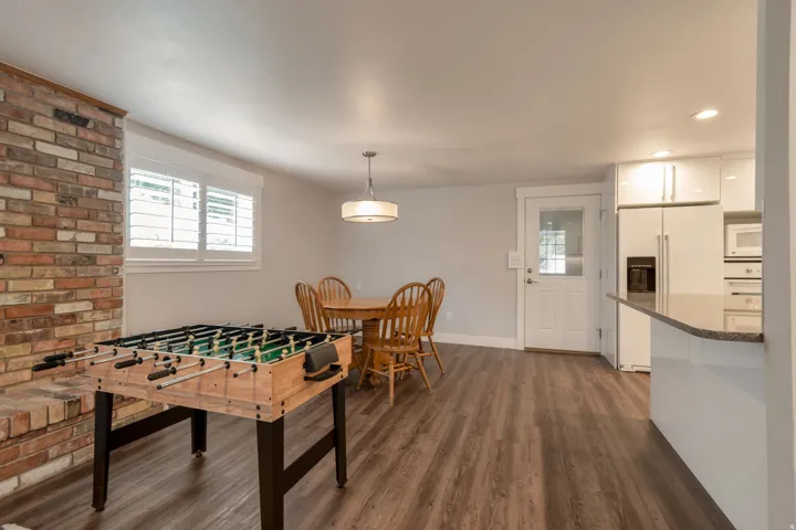 Apartment Kitche/Dining Space