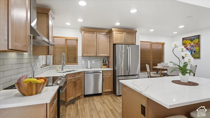 1912 N 2750 W, Clinton, Utah 84015
