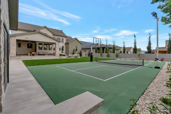 646 W Hidden Farm Dr, Farmington, Utah 84025