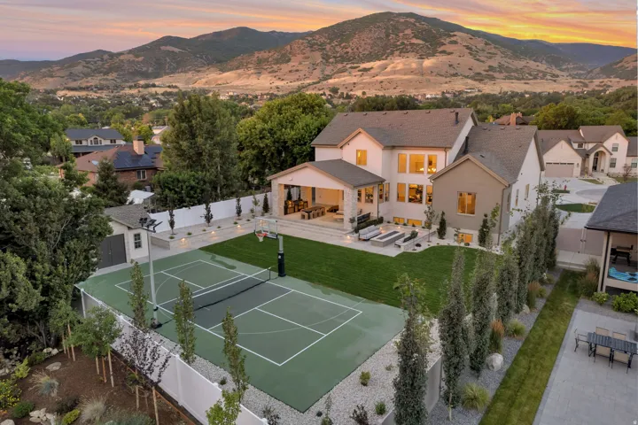 646 W Hidden Farm Dr, Farmington, Utah 84025