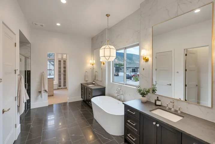 646 W Hidden Farm Dr, Farmington, Utah 84025