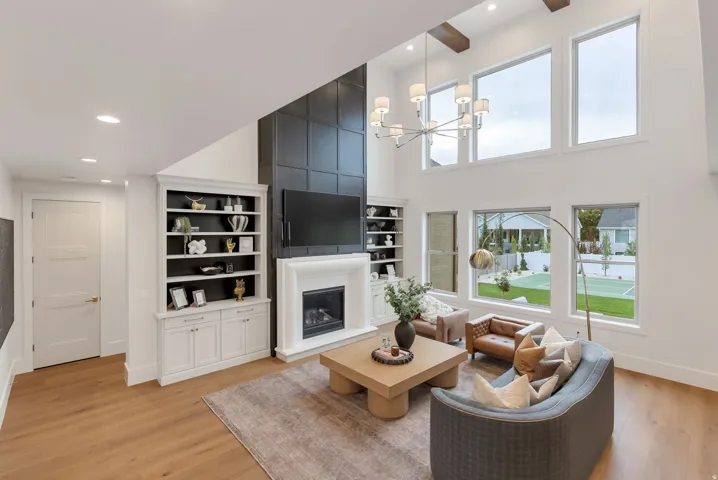 646 W Hidden Farm Dr, Farmington, Utah 84025