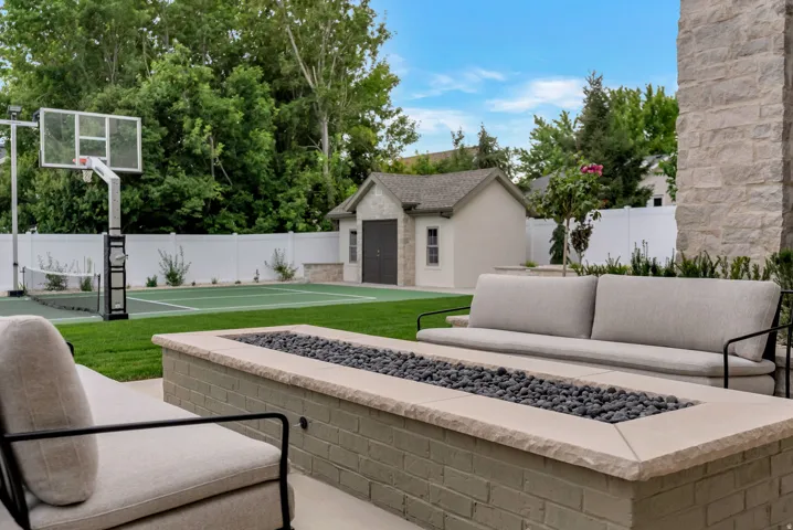 646 W Hidden Farm Dr, Farmington, Utah 84025