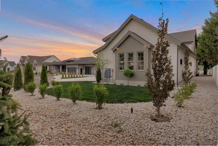 646 W Hidden Farm Dr, Farmington, Utah 84025