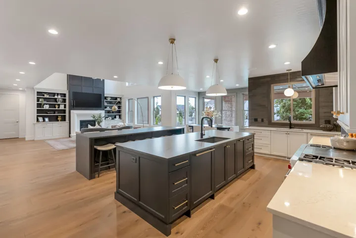 646 W Hidden Farm Dr, Farmington, Utah 84025