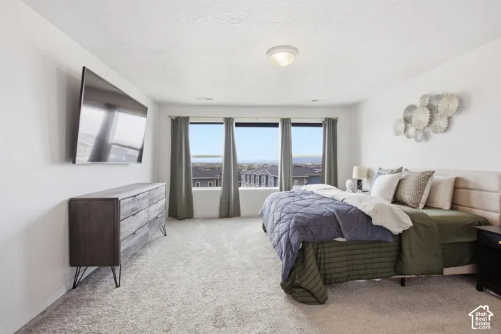 Triple window unit with expansive distant scenery
