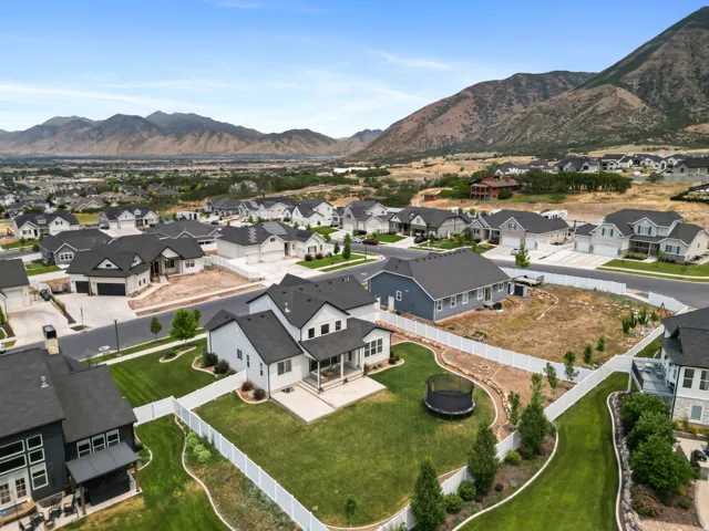 Expansive residential community with diverse modern homes