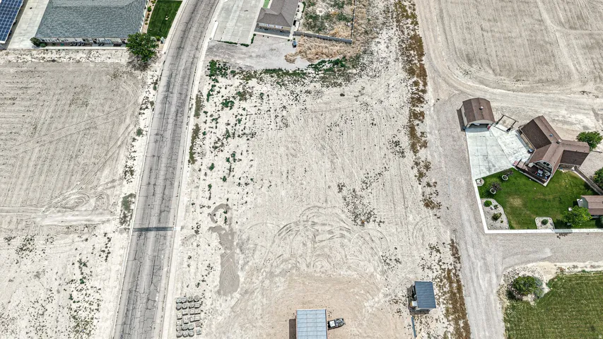 Expansive undeveloped lot with direct road frontage