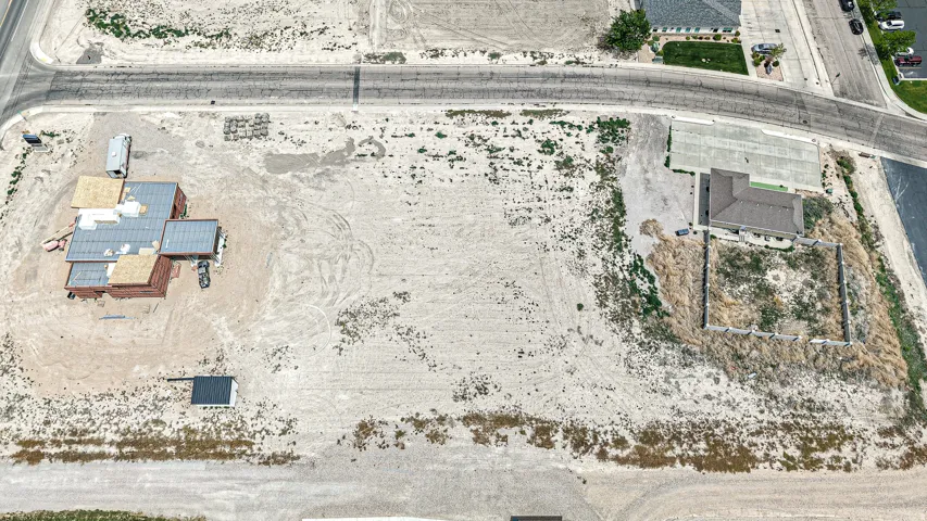 Expansive, undeveloped lot with street frontage
