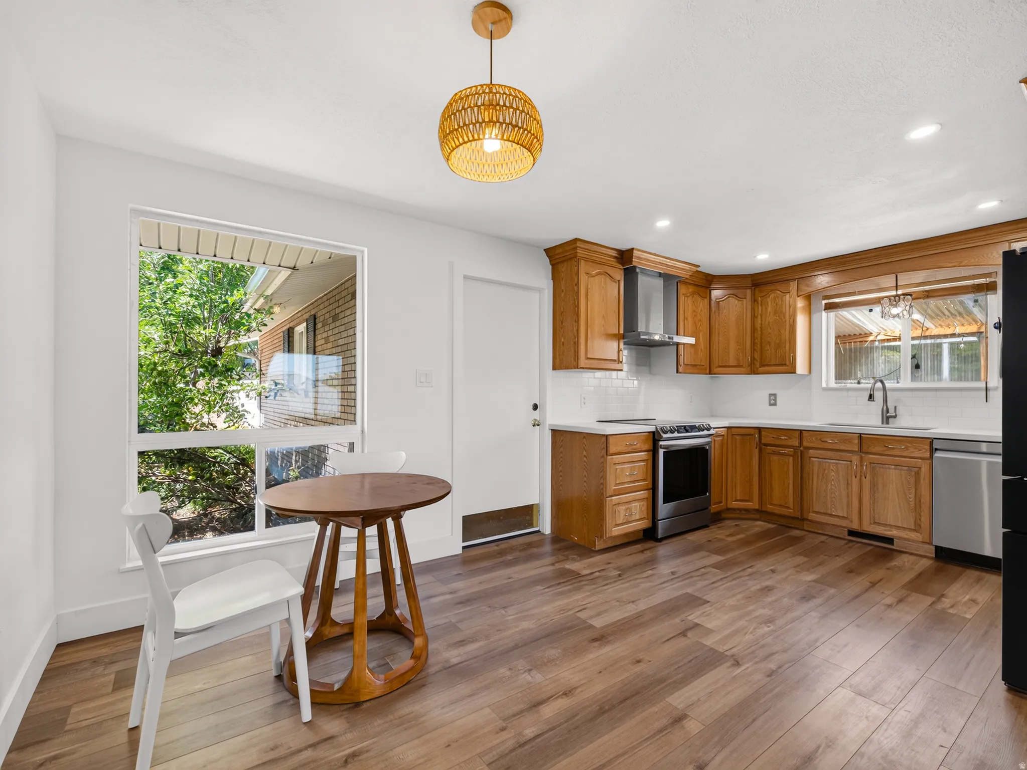Beautiful kitchen and dining area windows