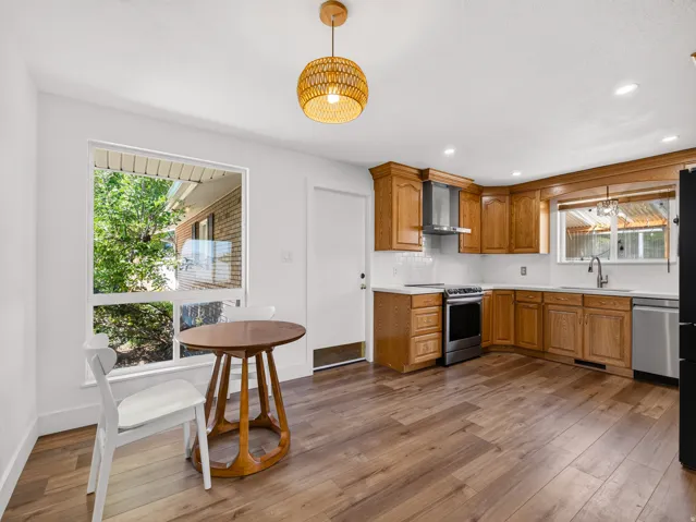 Beautiful kitchen and dining area windows