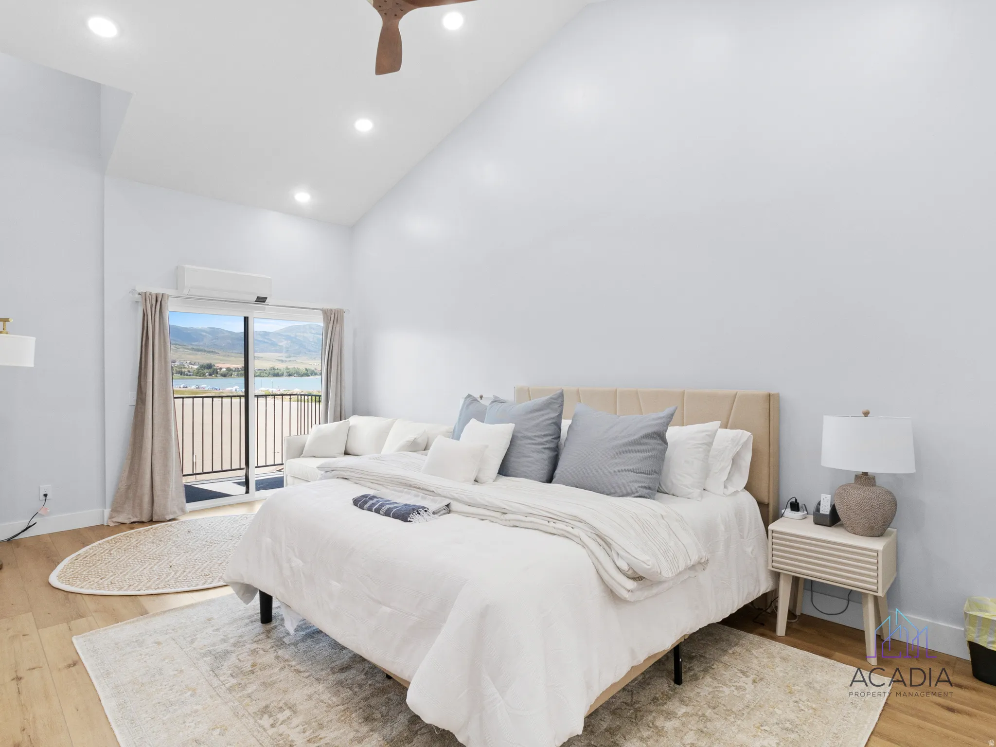 Studio unit with pull-out couch