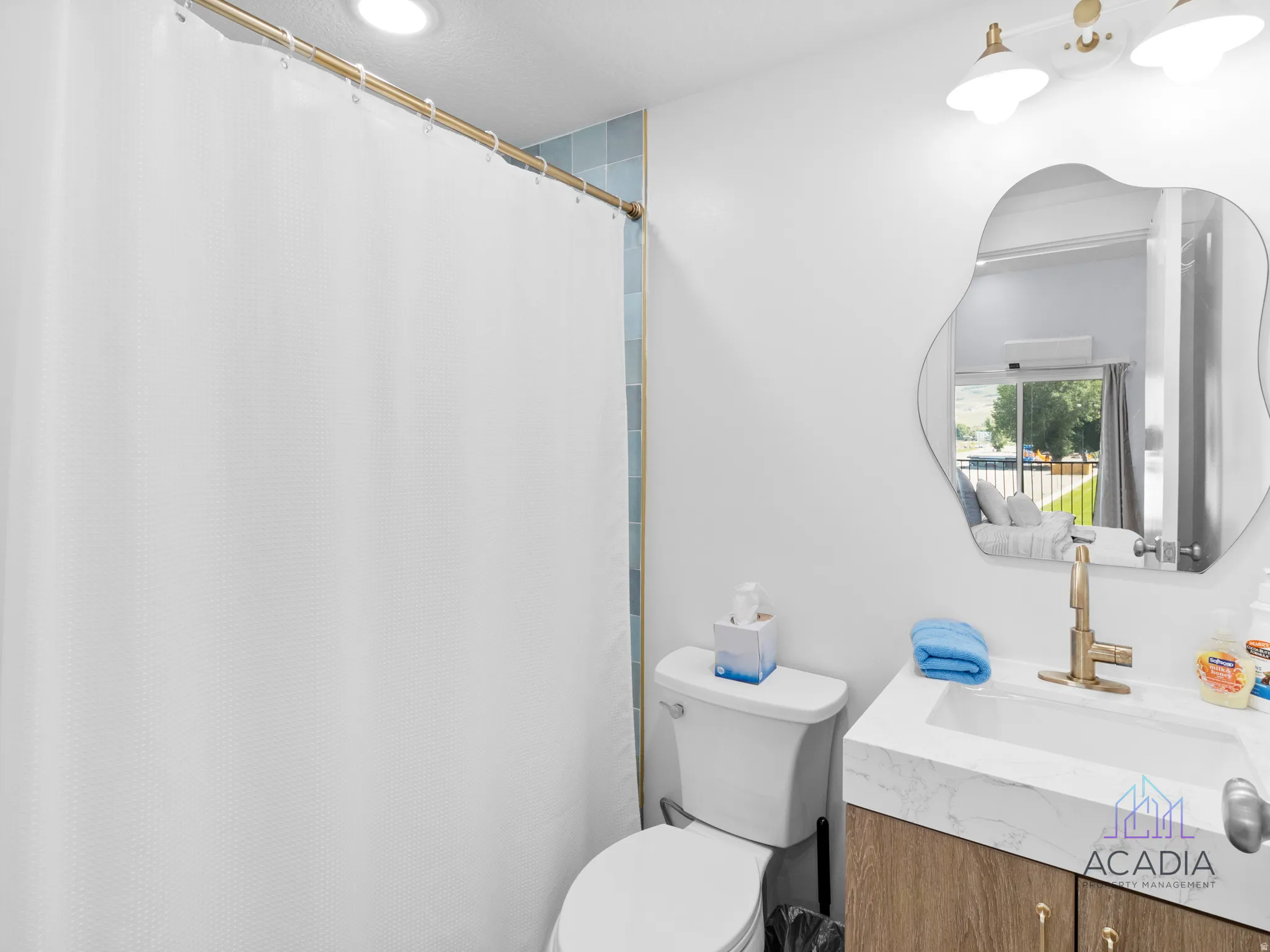 Full bath unit 2