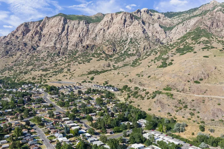 Aerial perspective showcasing a residential area nestled against a mountainous backdrop