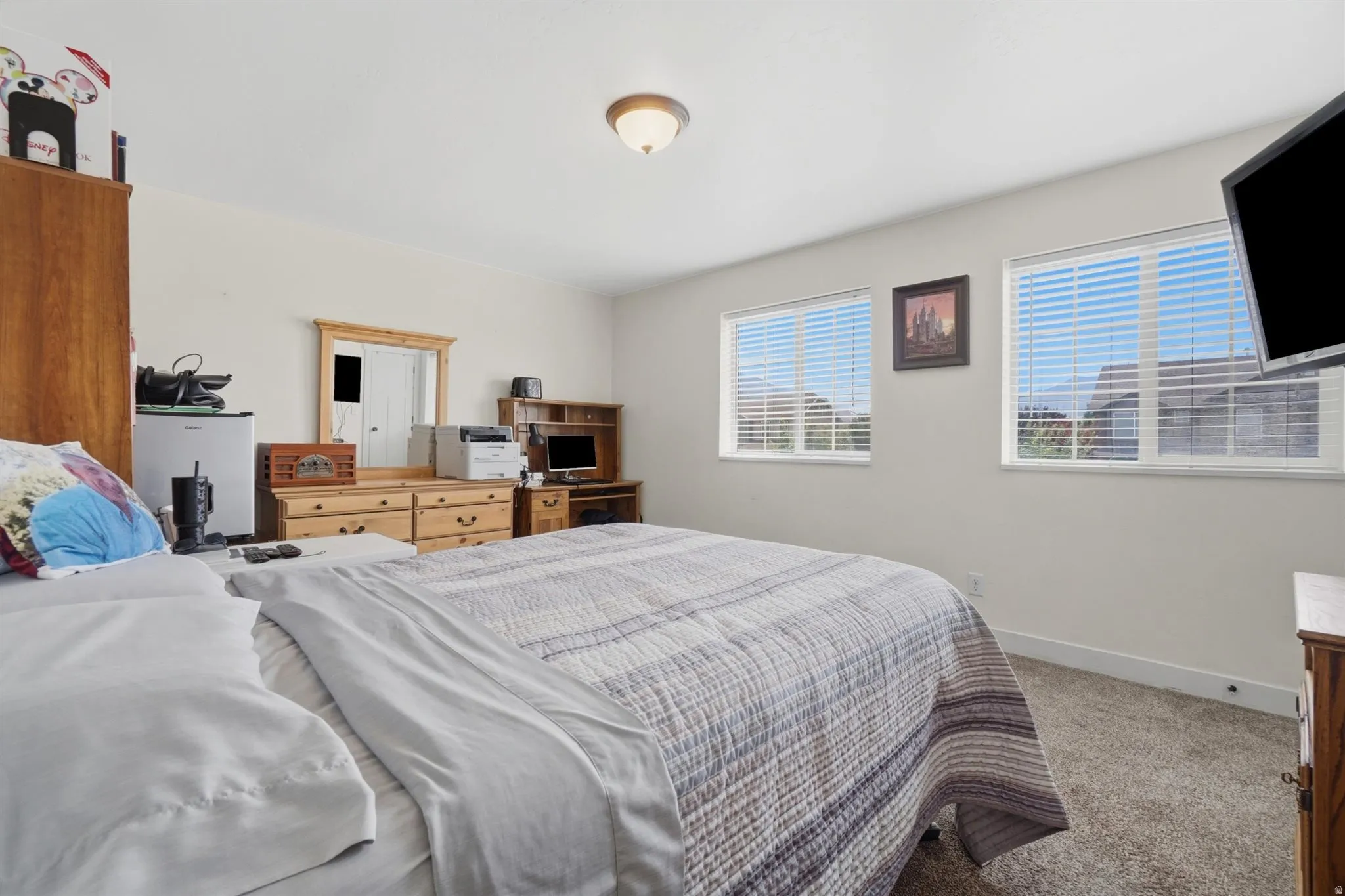 Neutral wall tones throughout