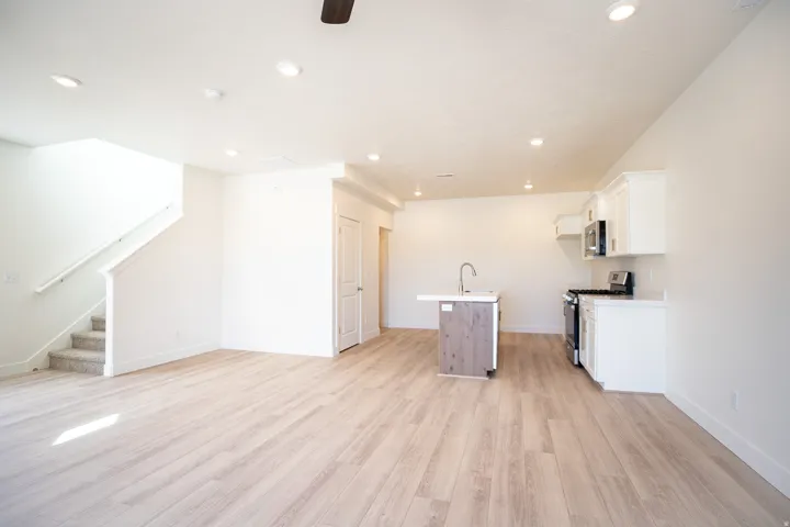 Kitchen/Dining Area
